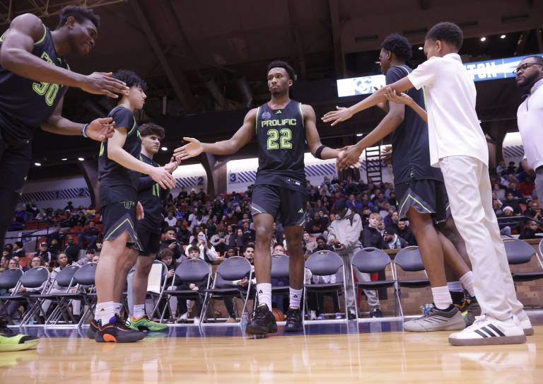 This Hoops Powerhouse Just Snagged Two Five-Star Transfers, Including Top Point Guard